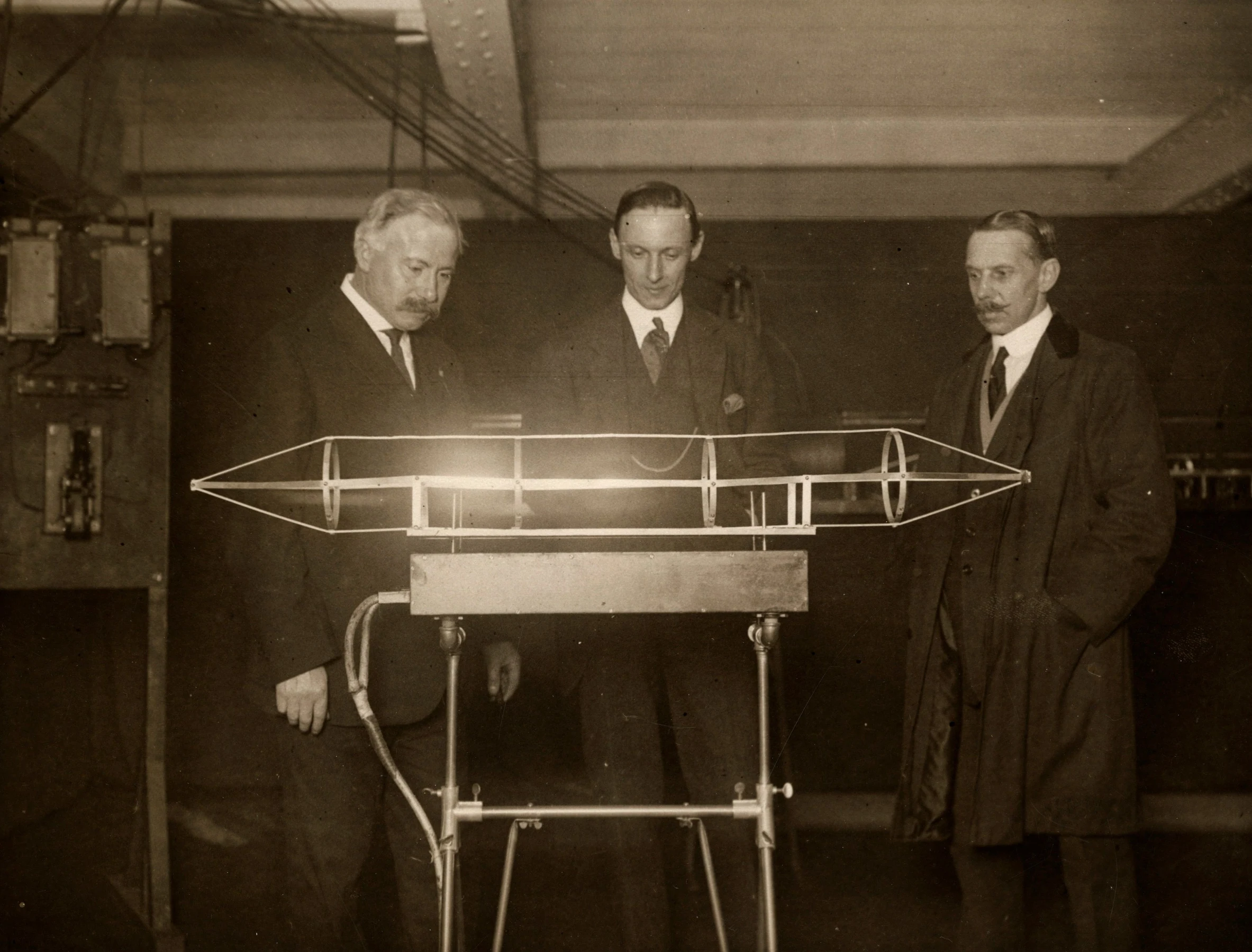 Bachelet demonstrating his magnetic levitation model railway